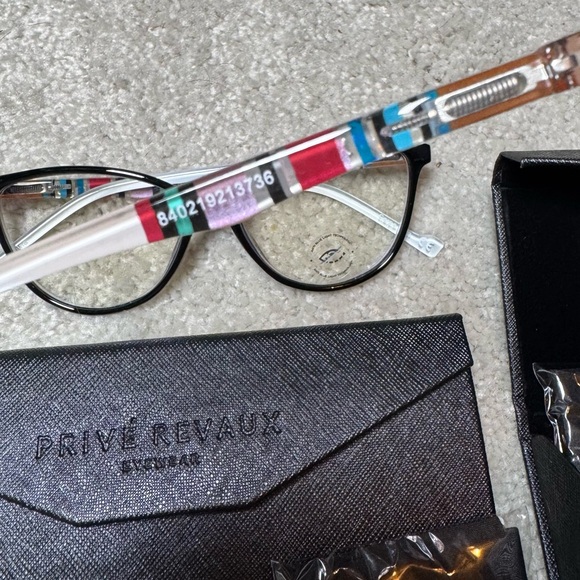 Prive Revaux 2 - Pairs Easy Breezy Striped Blue Light Readers Strength +0.00 - Picture 9 of 12